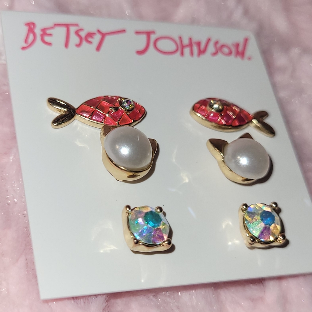 Betsey Johnson 3-pair earring set. - Picture 13 of 15